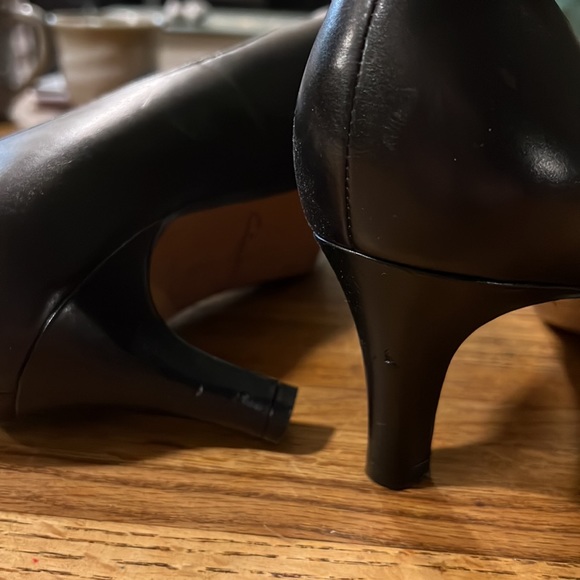 Woman’s Clarks Artisan Black Heels U.S. Size 9 (EU 40) - Picture 4 of 7
